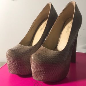 Shoe Dazzle Siobhan Taupe Women’s High-Heels